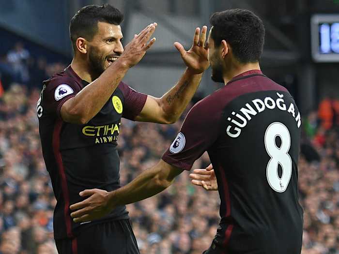 sergio-aguero-manchester-city-high-five.jpg